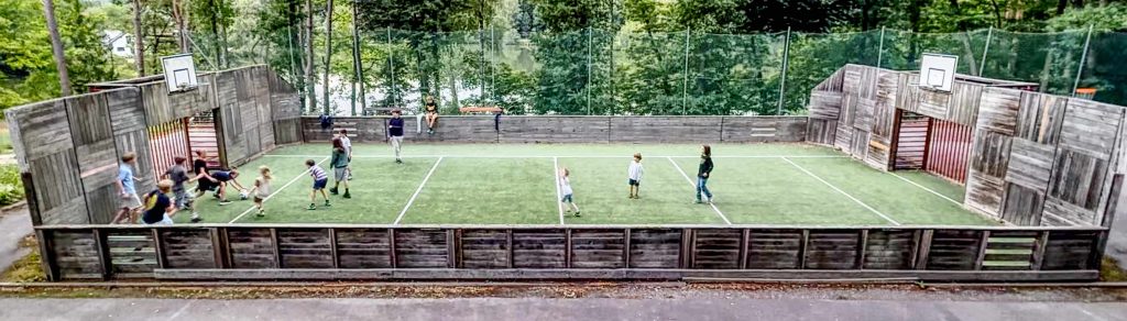 Fußball spielen